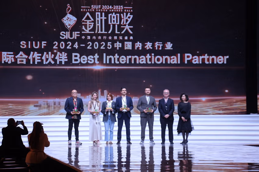 Airs de Paris: Towards a New Era of Collaboration 24 Airs de Paris x Shenzhen 27